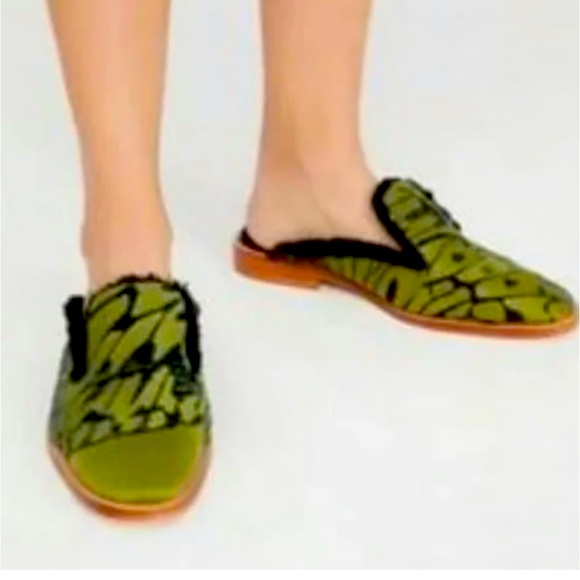 New Free People Butterfly Effect Mule Velvet Fur, Size 49 Europe/9 US Women’s - Picture 5 of 8